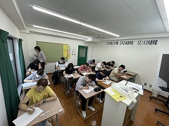 2025年7月期入学レベルチェックテストの様子