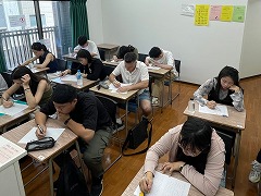 2025年7月期入学レベルチェックテストの様子