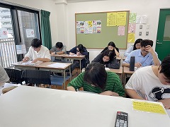 2026年7月期入学レベルチェックテストの様子